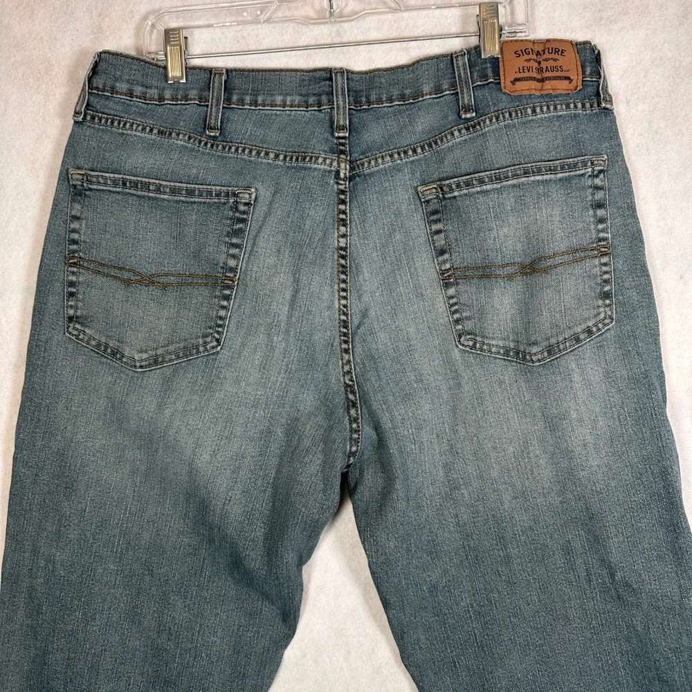 Signature Levi Strauss Jeans Mens 38x34 Athletic Fit Blue Denim Good Stretch